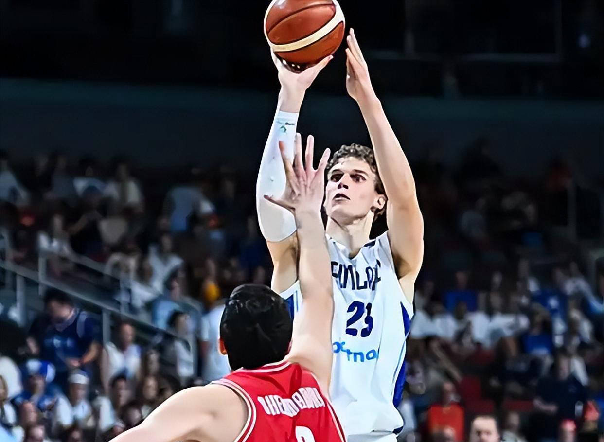 土耳其男篮完胜意大利男篮，浓眉三分雨点燃全场