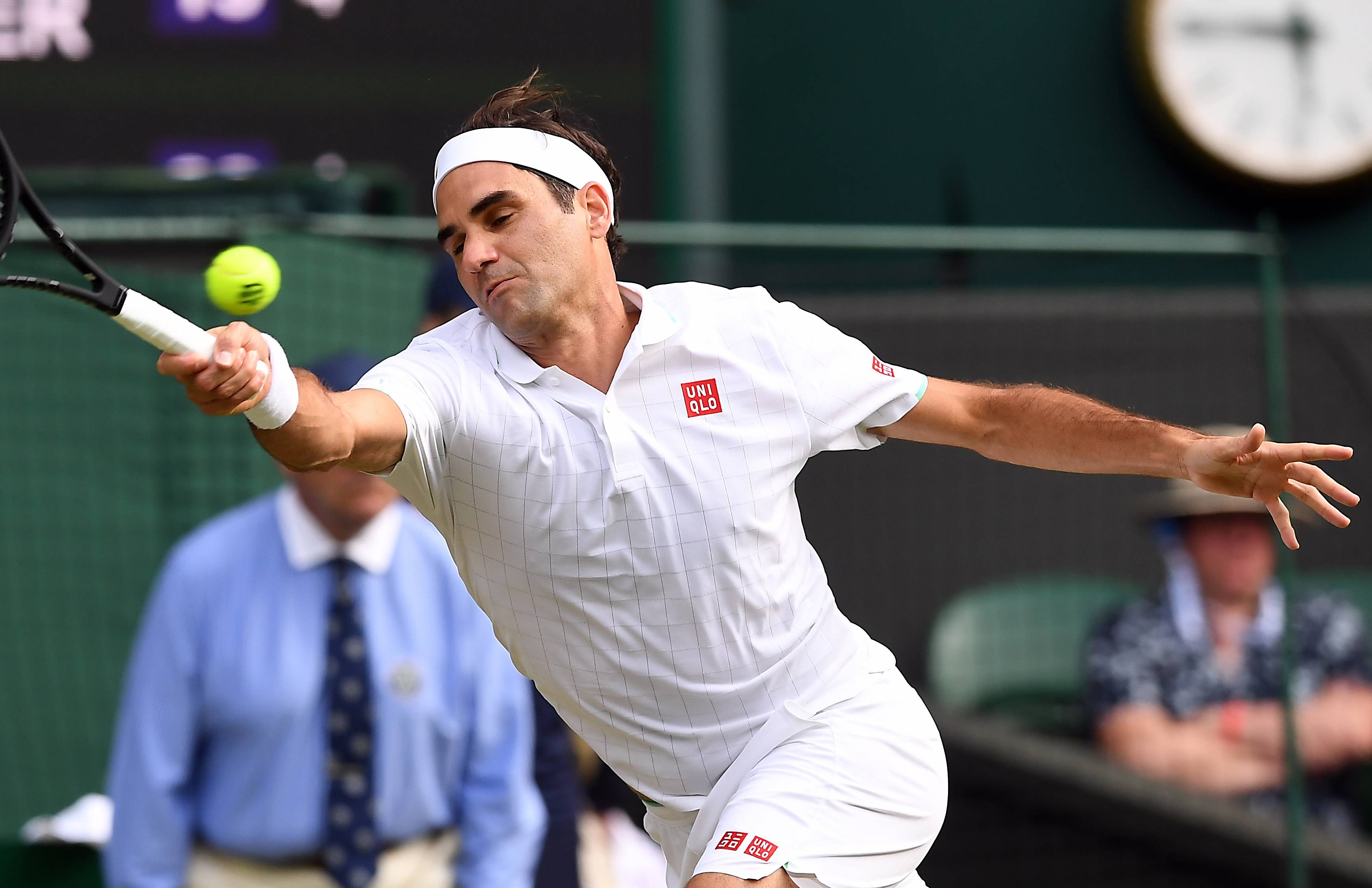 包含世界网球队轻取西班牙网球队，费德勒打破历史纪录的词条