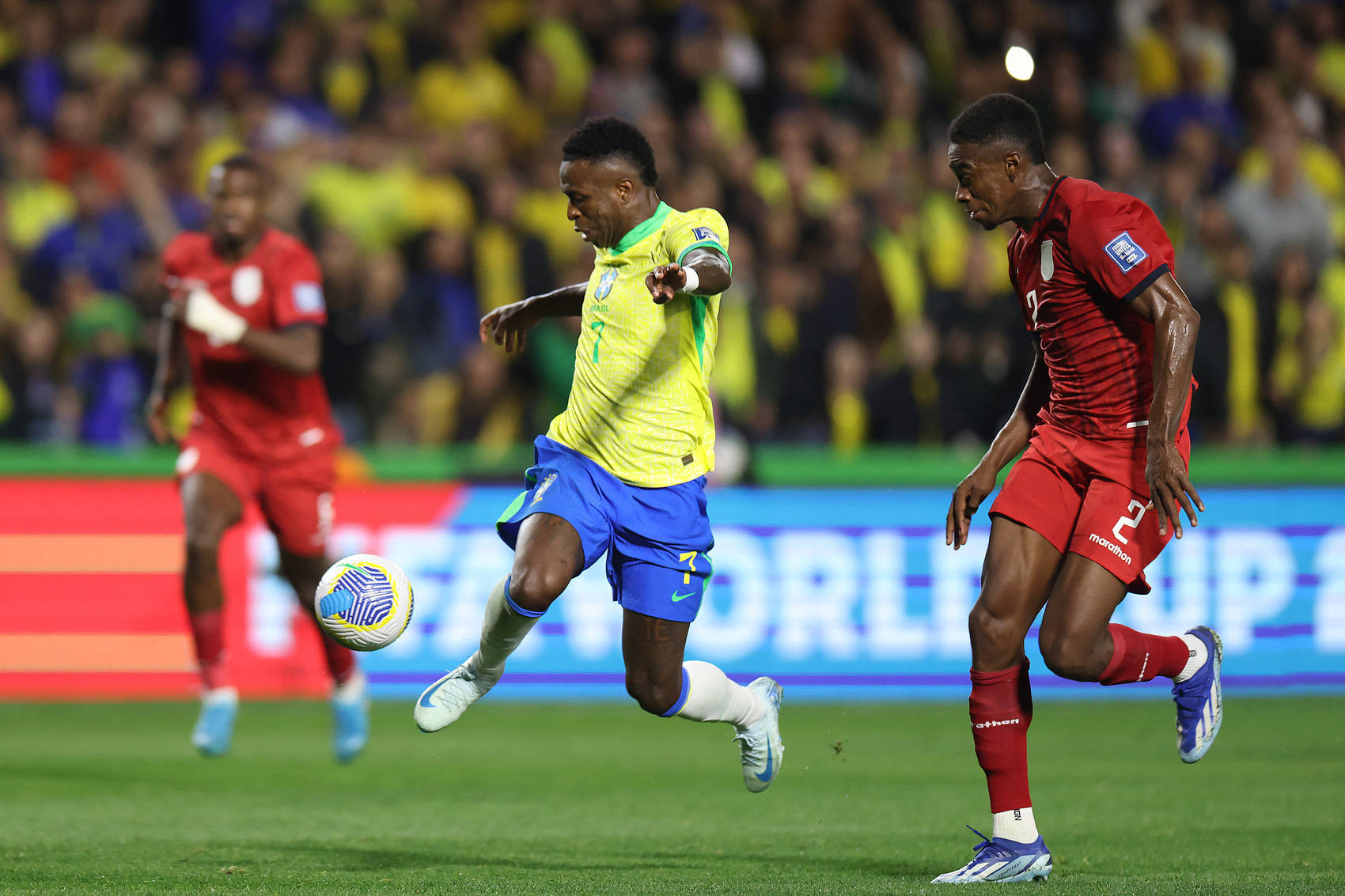 巴西完胜摩洛哥，德容高光表现