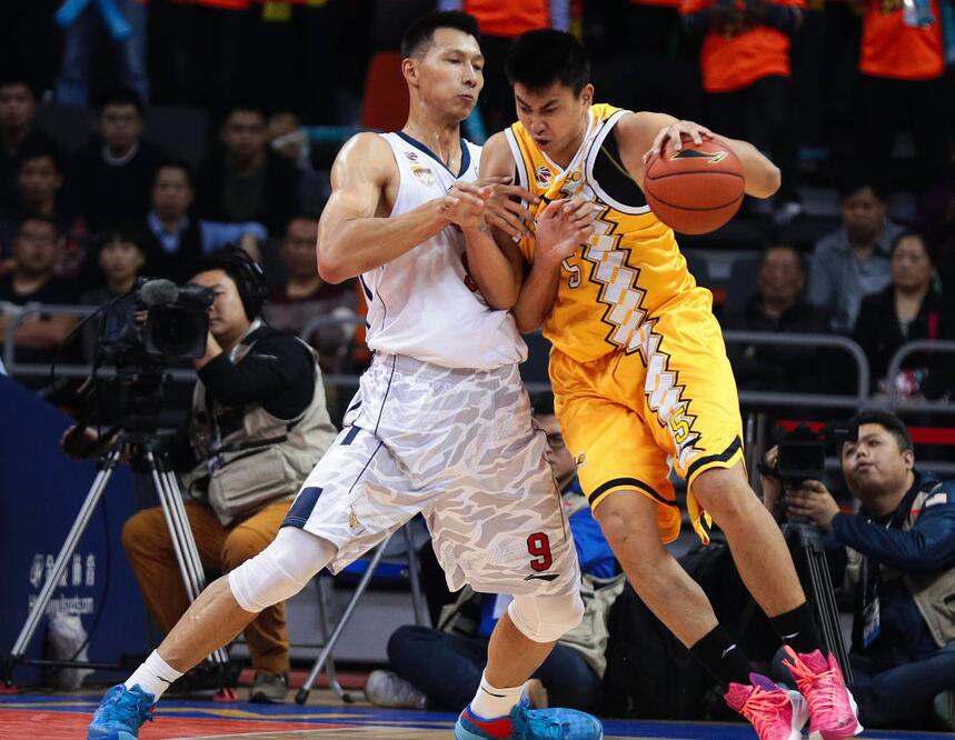 意大利横扫勒沃库森，阿奎罗一己之力扛起全队