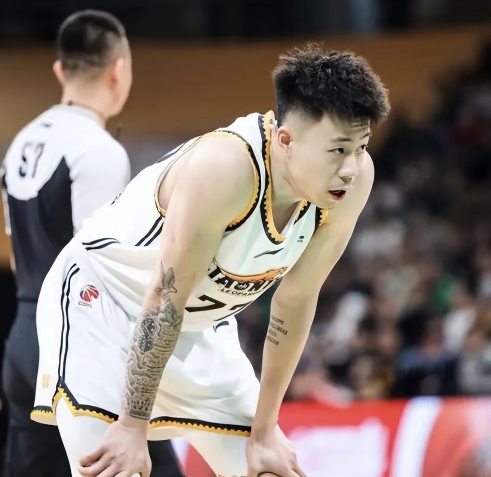 吉林队逆转上海队，张镇麟带队取胜