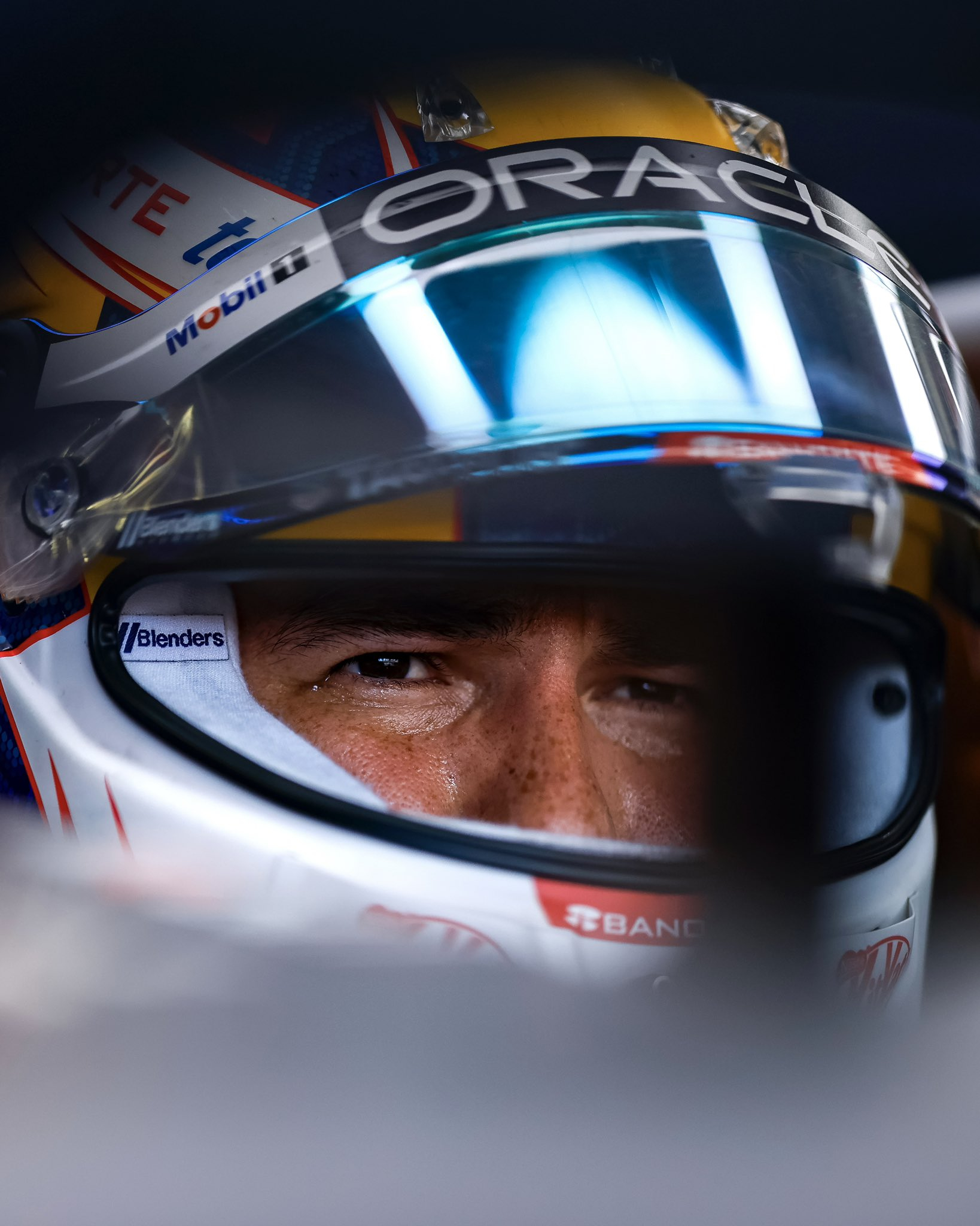 迈凯伦鏖战红牛二队，佩雷兹点燃赛场