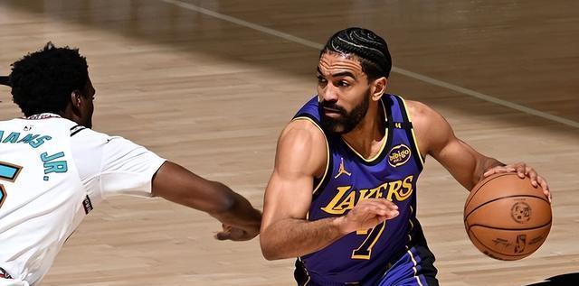 湖人力克灰熊，詹姆斯扛起全队