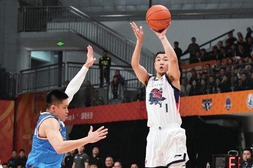 江苏队轻取天津队，高诗岩关键制胜