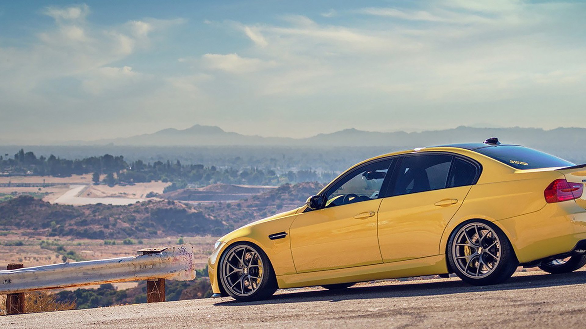 赛道风云，雷诺车队绝境逆袭，维斯塔潘单骑强势领跑