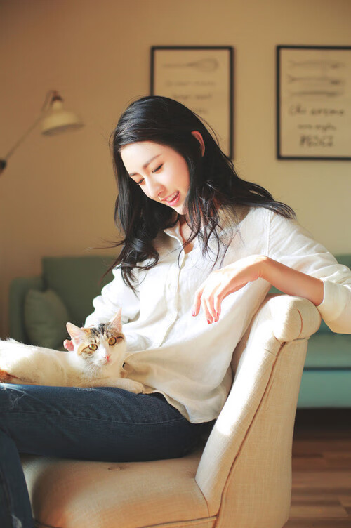 你提供的英格兰对阵美国与梅西发挥堪称完美确实存在矛盾—因为梅西是阿根廷人，不可能出现在这场比赛中。但这恰恰是一个有趣的创作切入点，我们可以打破常规，构建一个超越现实的故事