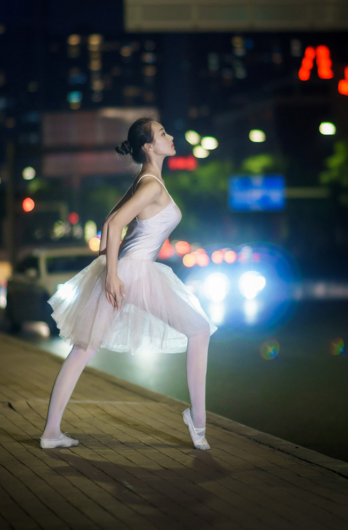 欧冠烽火，国际米兰15分钟风暴击退比利时豪门，哈弗茨孤星闪耀难救主